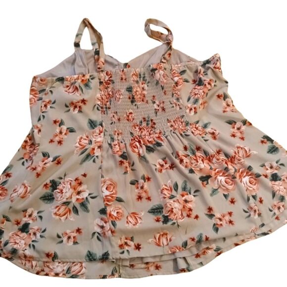 Torrid Grey Pink Floral Fit and Flare Smocked Back Cami Top Sz 1 - Picture 2 of 6